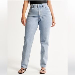 Abercrombie & Fitch - Curve Love 90s Straight Ultra High Rise Jeans